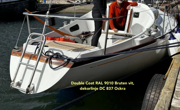 Double Coat i RAL 9010 och DC 837 målad på if segelbåt